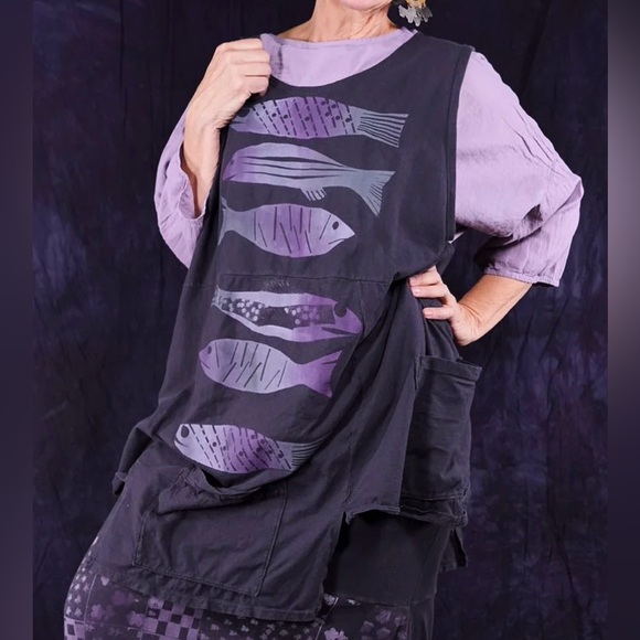 Blue Fish Flower Pot Top in Black Sand - Picture 3 of 6